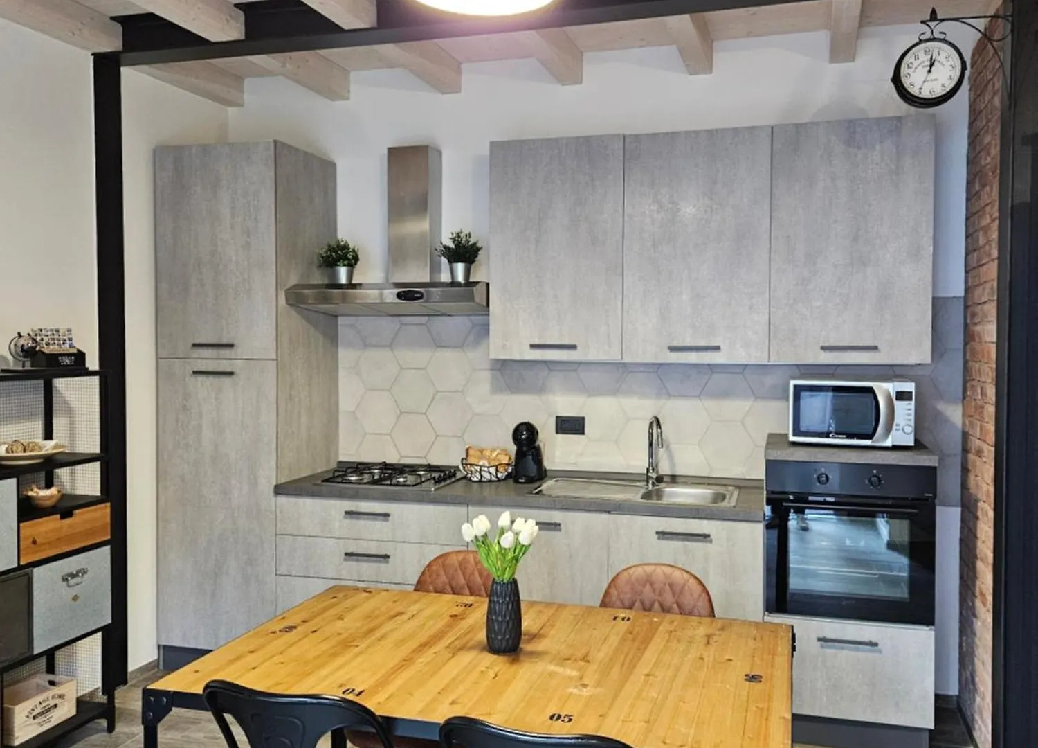 לקו Como Lake Loft Industrial